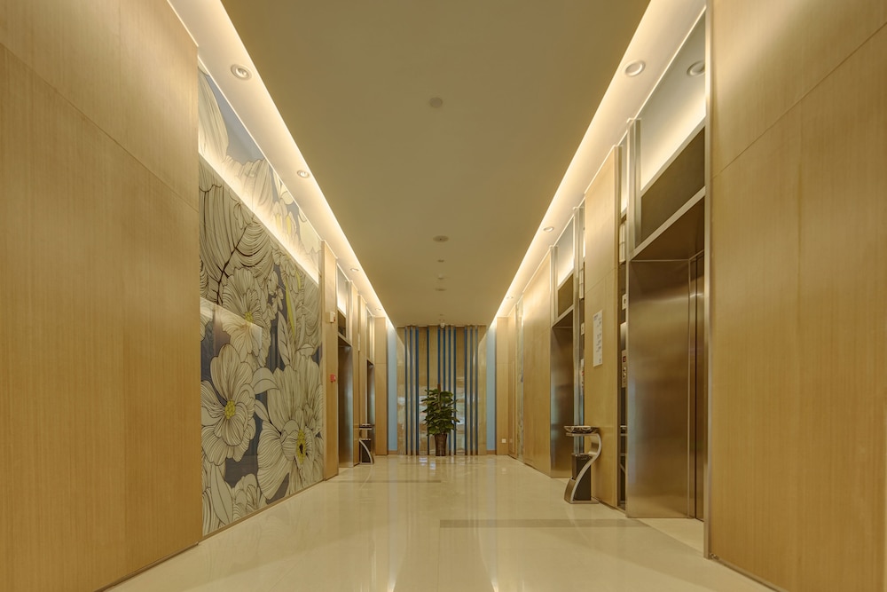 HOLIDAY INN EXPRESS LUOYANG YICHUAN 24/56