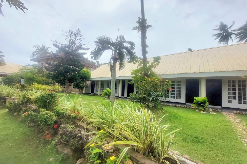 Estaca Bay Gardens Conference Resort 24/27