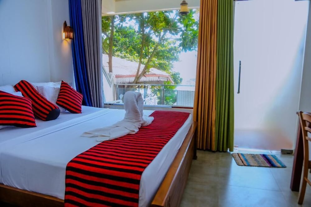 Coral Beach Hotel 4/23