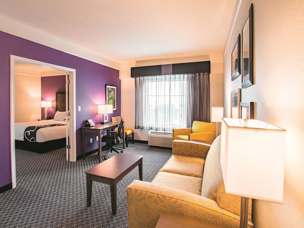 La Quinta Inn & Suites by Wyndham Fort Worth City View 23/48