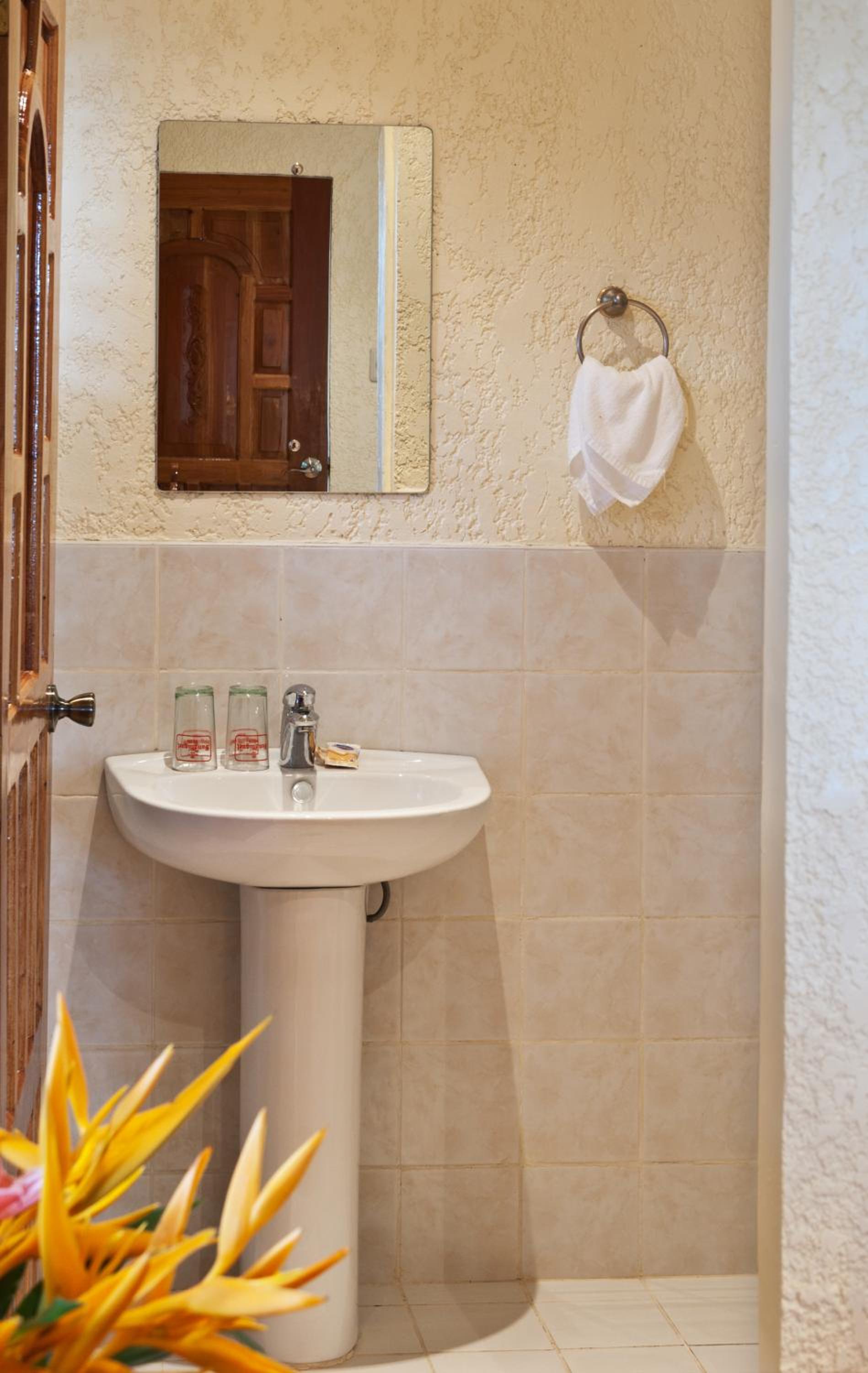 بنغل بإطلالة على البحر، Easy Diving And Beach Resort 6/6