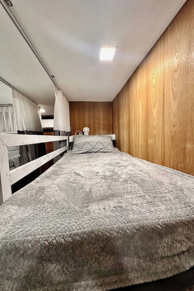 Blu Cabin Ari Stylish Gay Poshtel 67/73