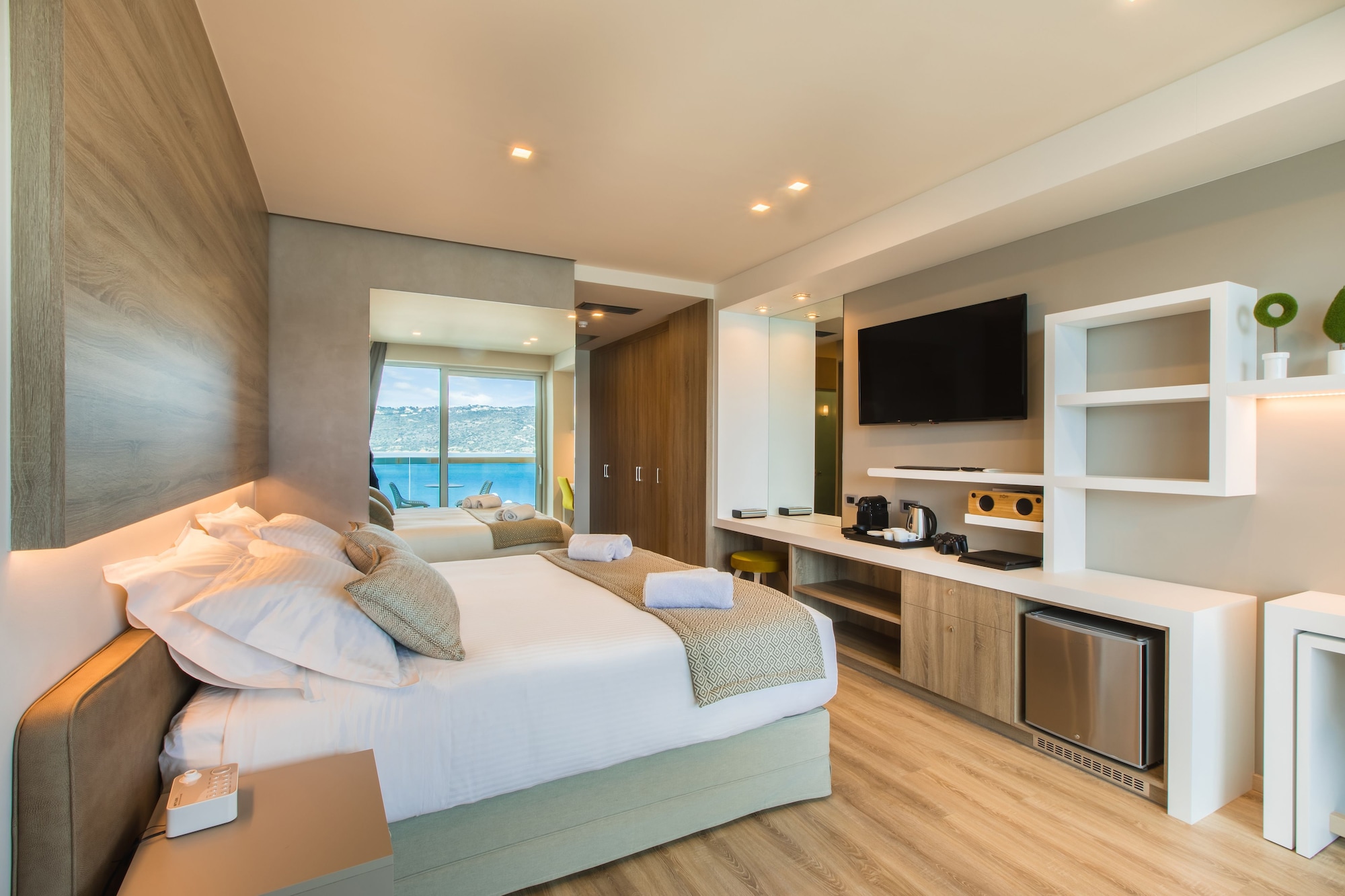 STANDARD, SEA VIEW