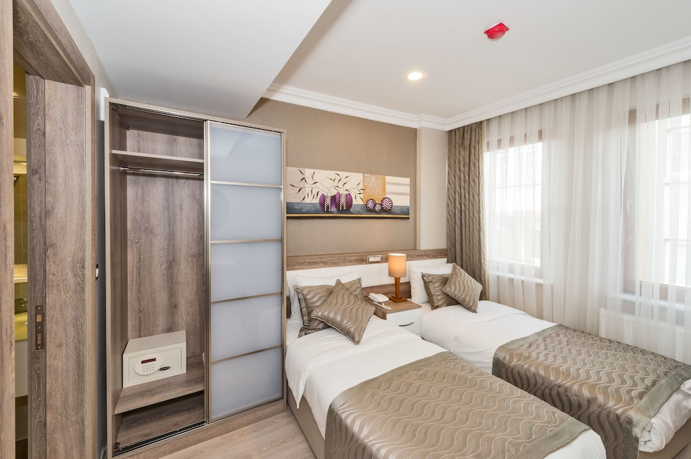 Alphonse Hotel 13/50