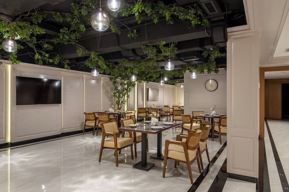 Consti Hotel Tashkent 54/63