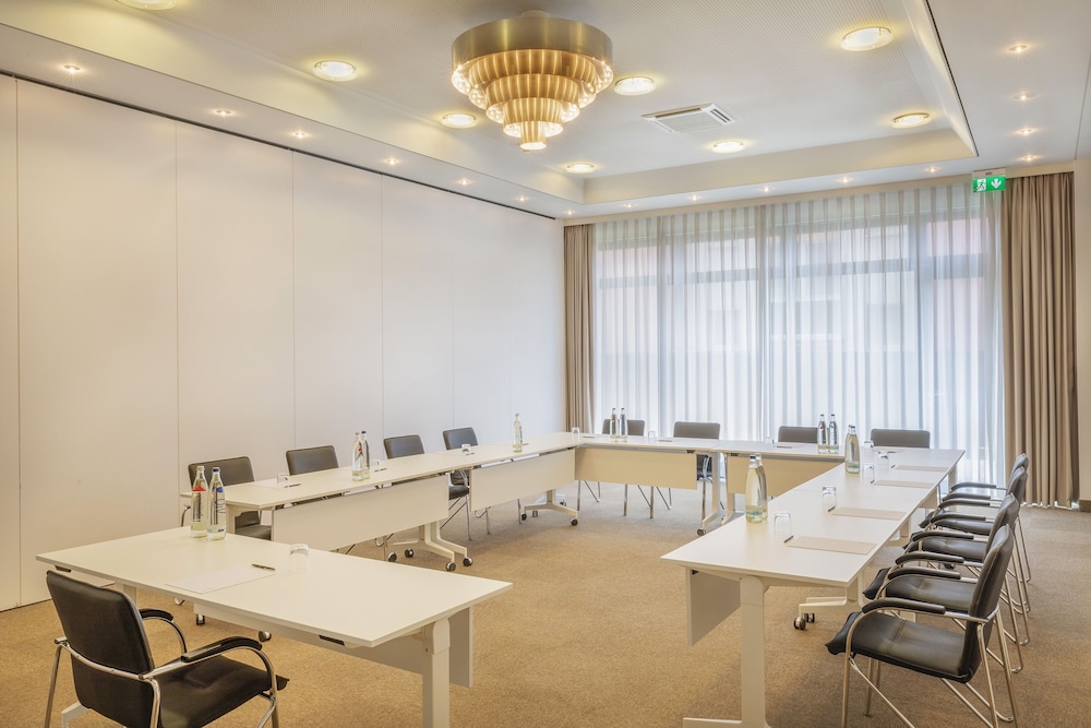 Hotel Frankfurt Messe Affiliated By Melia 66/73