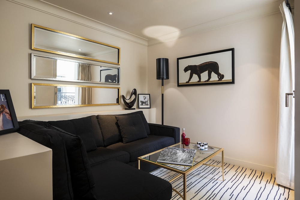 Hotel Montaigne 37/69