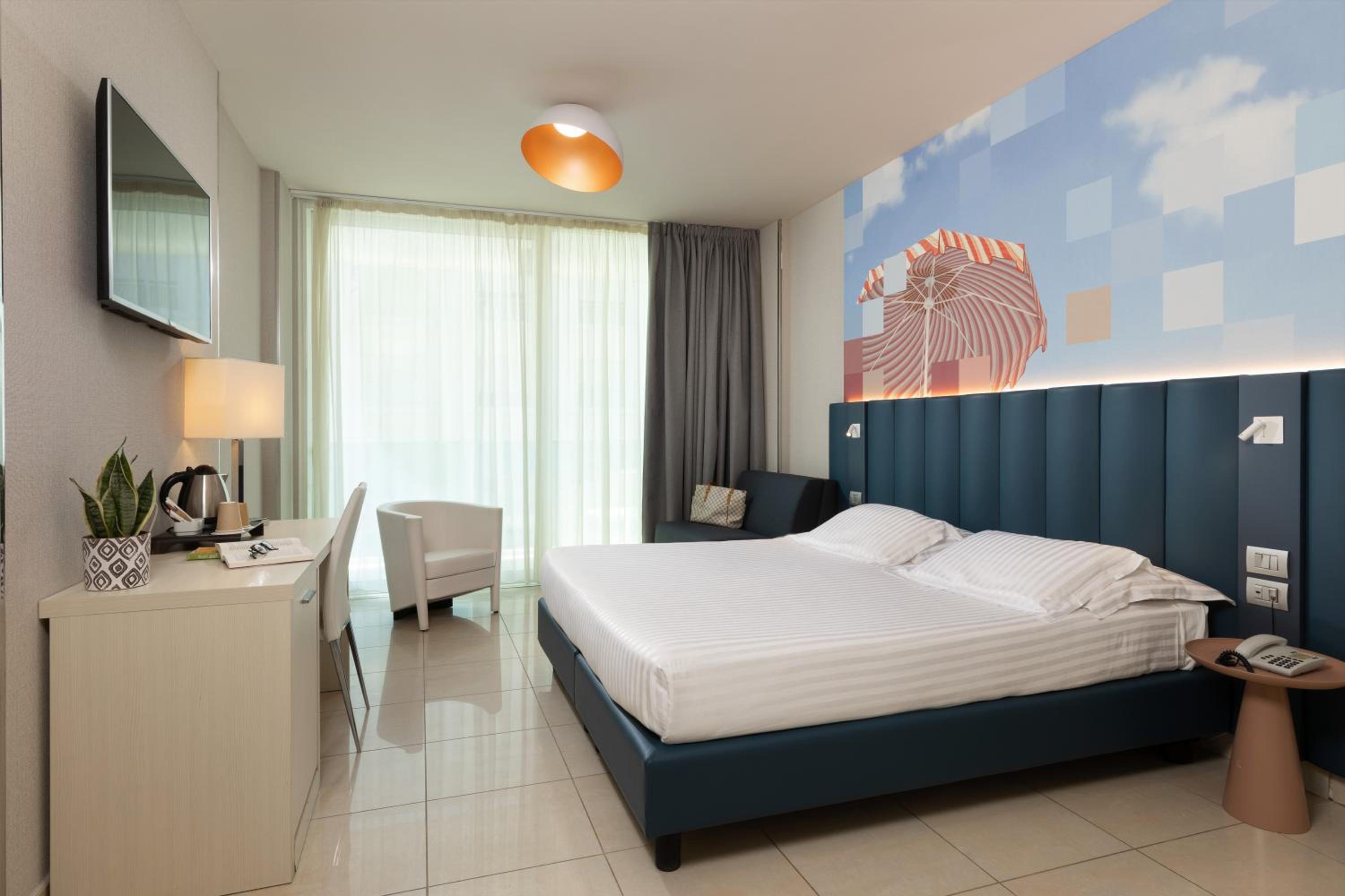 Superior, Double Bed, Side Sea View, Balcony، MERCURE RIMINI ARTIS 3/10