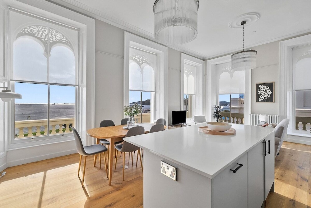 1 Elliot Terrace 49/50