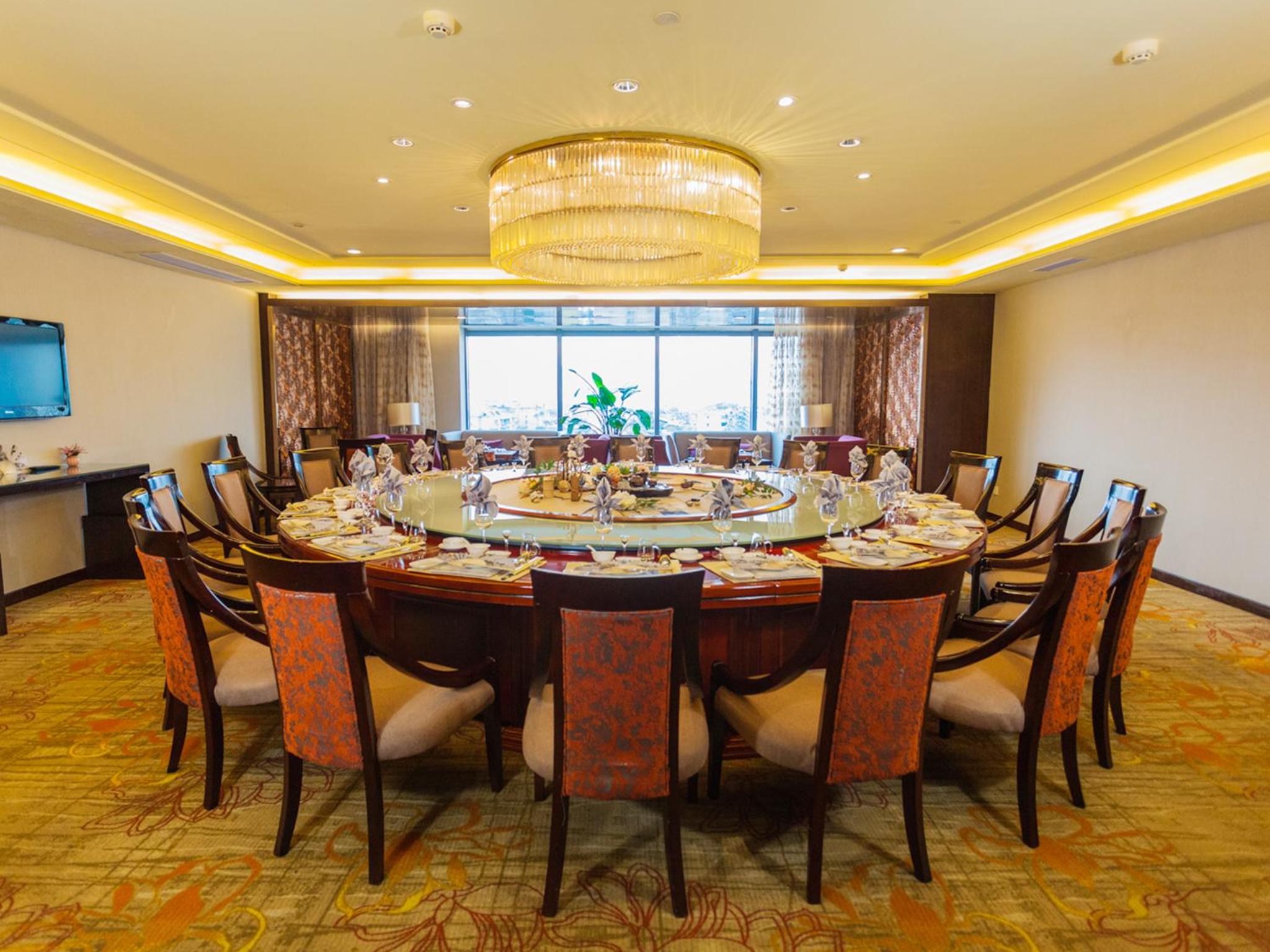 Cenbest Jinling Grand Hotel 55/60