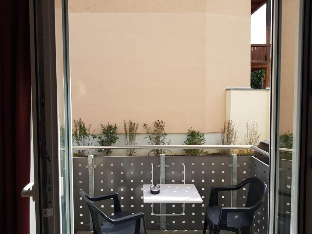 Hotel Emiliana am Bahnhof 16/17