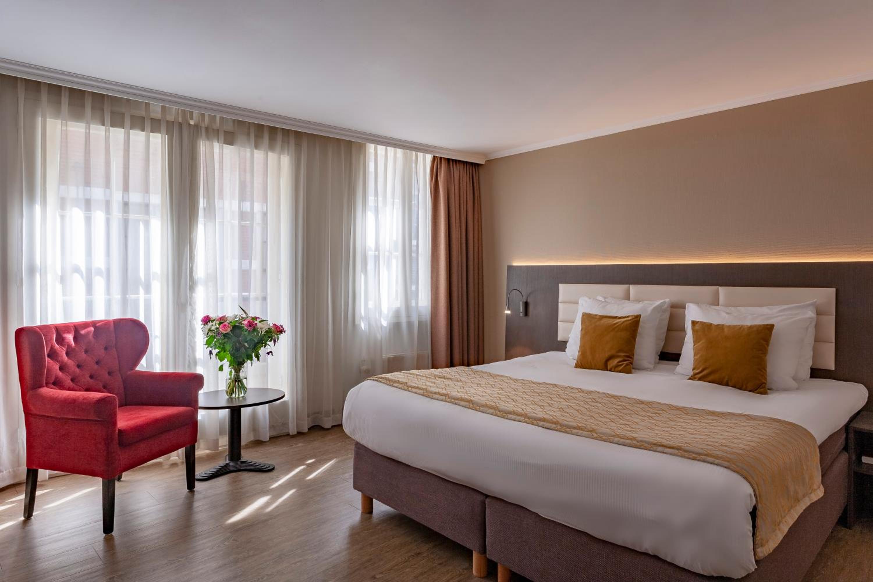 Deluxe, King Bed, Sofa