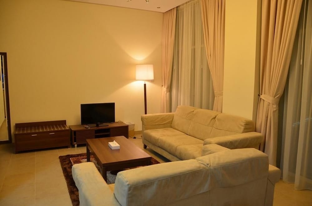 Skylark Hotel Apartments 10/17
