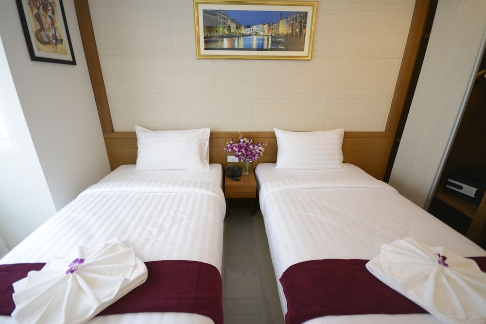 The Patong Center Hotel 20/40