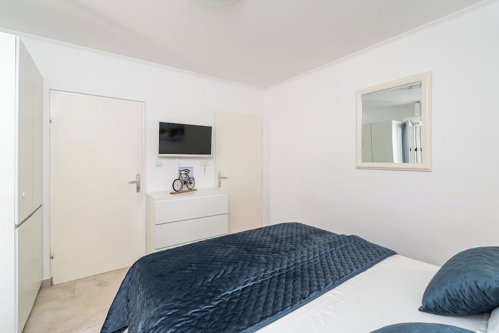 1 Bedroom, Apartment, Queen Bed, Sea View, Terrace