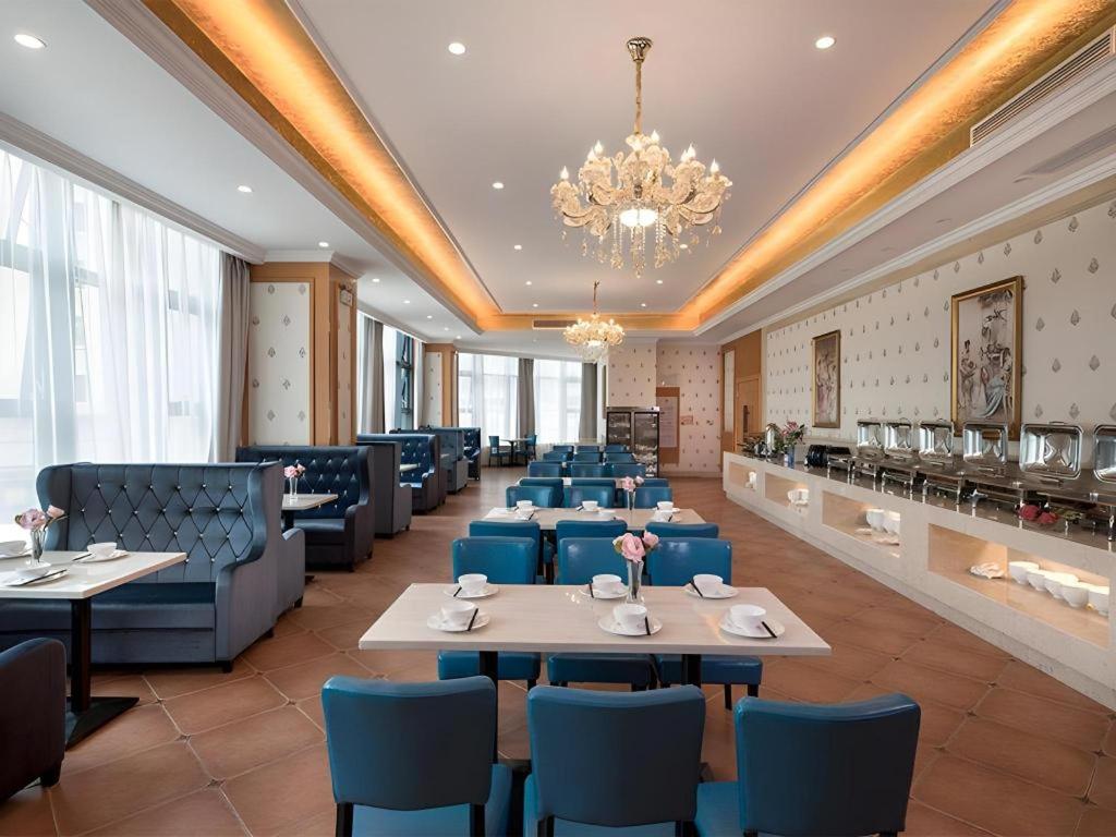 Vienna Hotel (Zhongshan Ancient Town Haizhou) 50/58