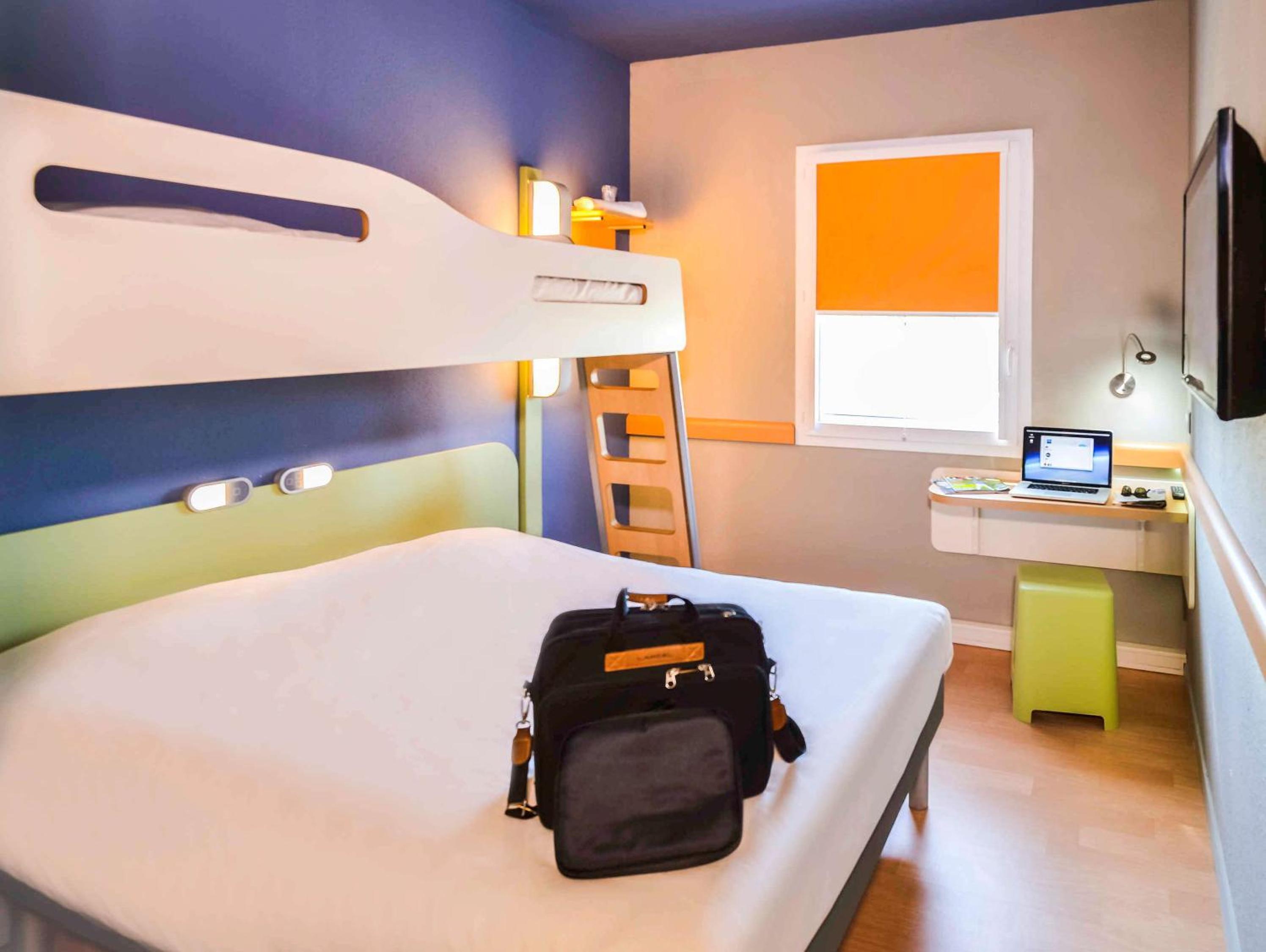 ROOM, TRIPLE, BUNK BED