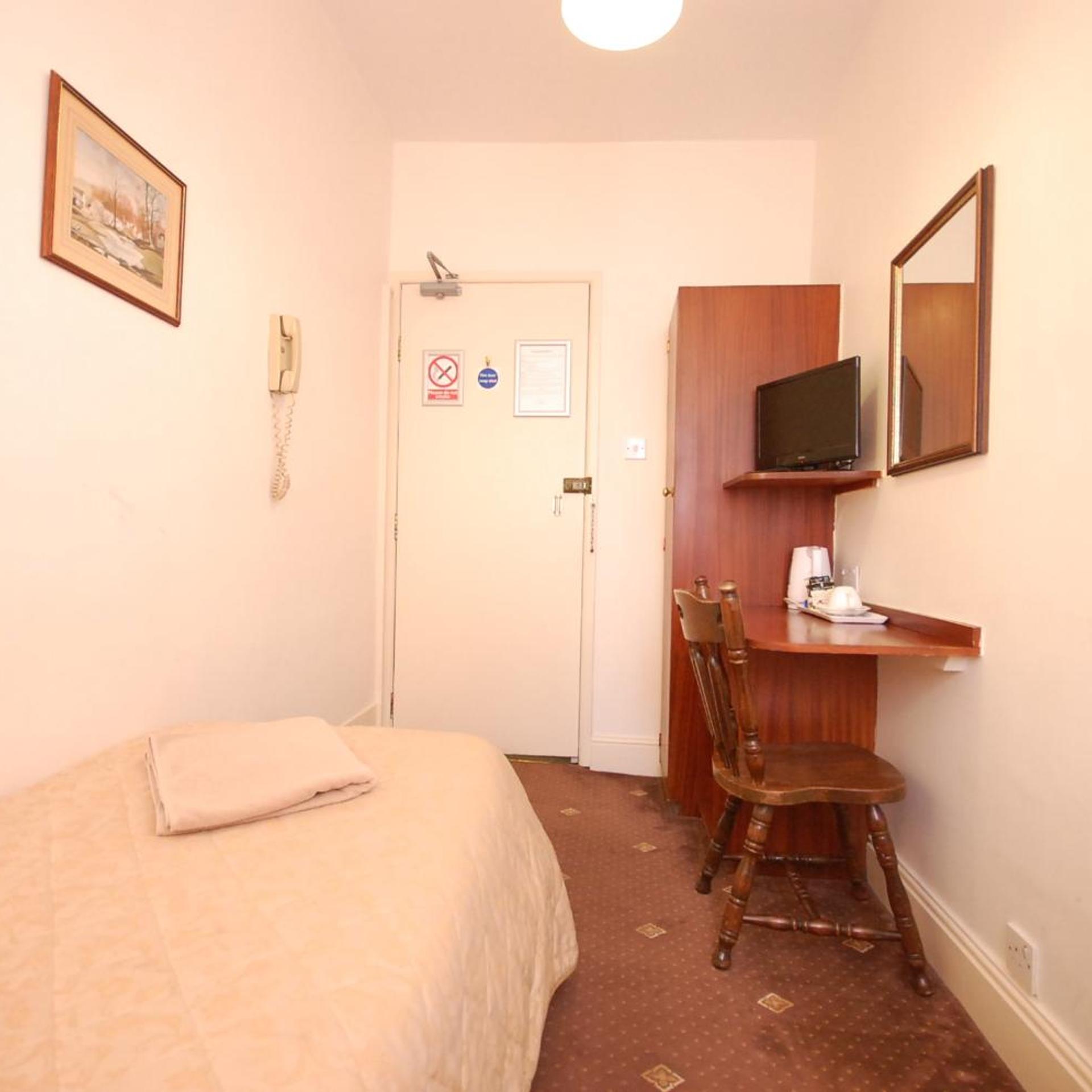 Room, Single, Shared Bathroom