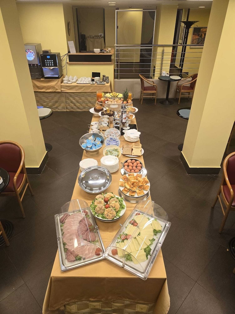 Sant Ambroeus Hotel 38/57