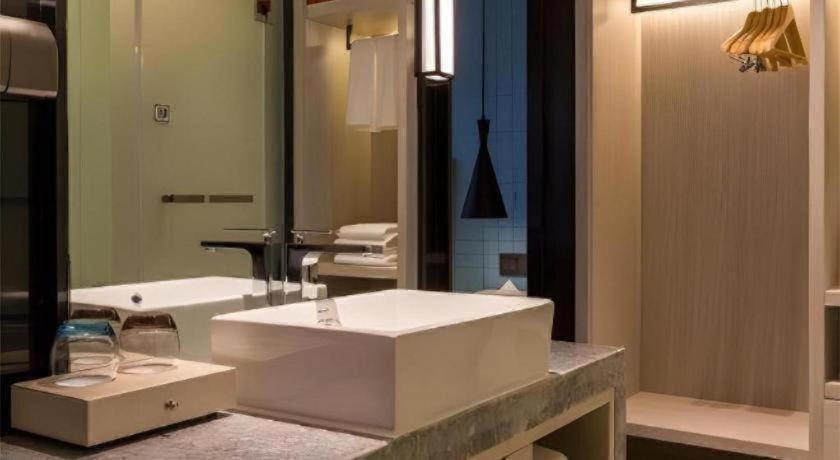 Echarm Hotel (Kunming Railway Station Huancheng South Road Metro Station) 50/50