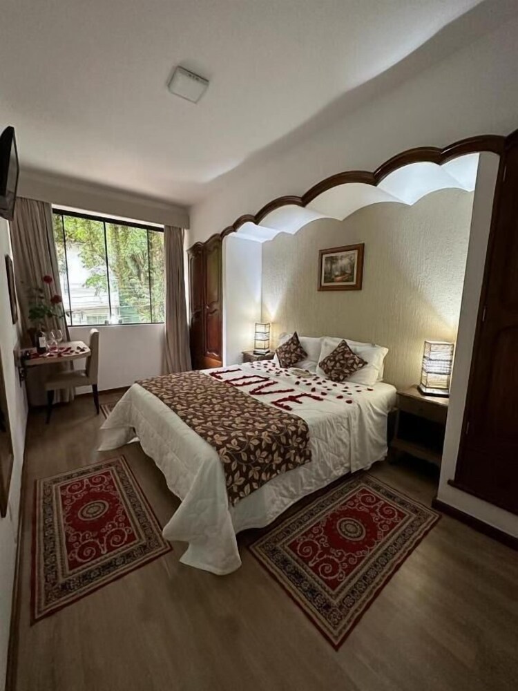 COMFORT, QUEEN BED