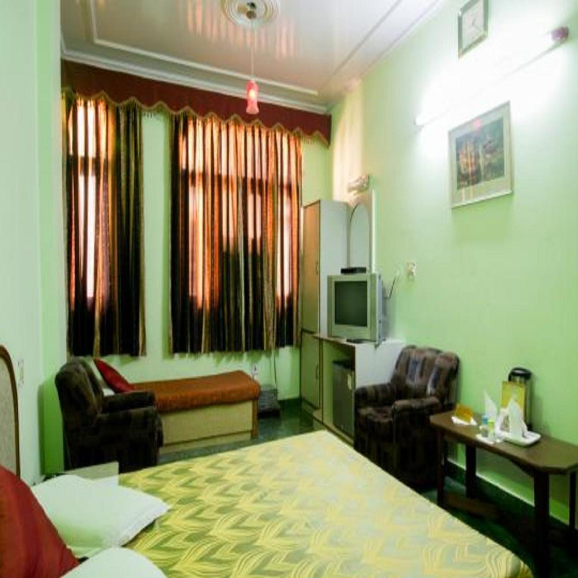 Hotel Woodland Deluxe 18/25