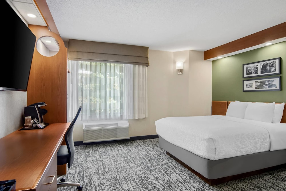 Sleep Inn & Suites Bay View Acme - Traverse City 24/68