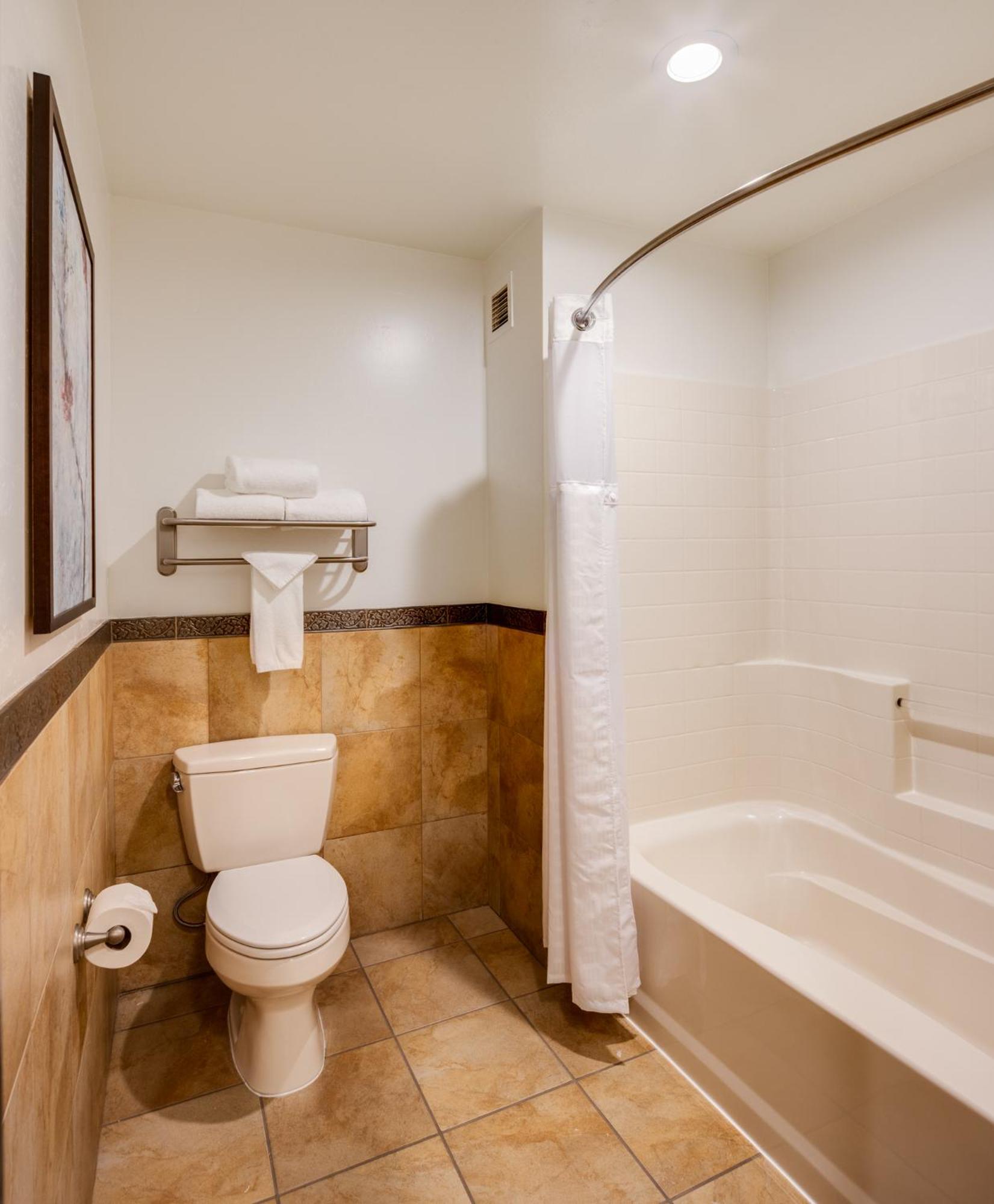 غرفة سوبيريور بسرير كينج، Ayres Hotel Redlands 3/8
