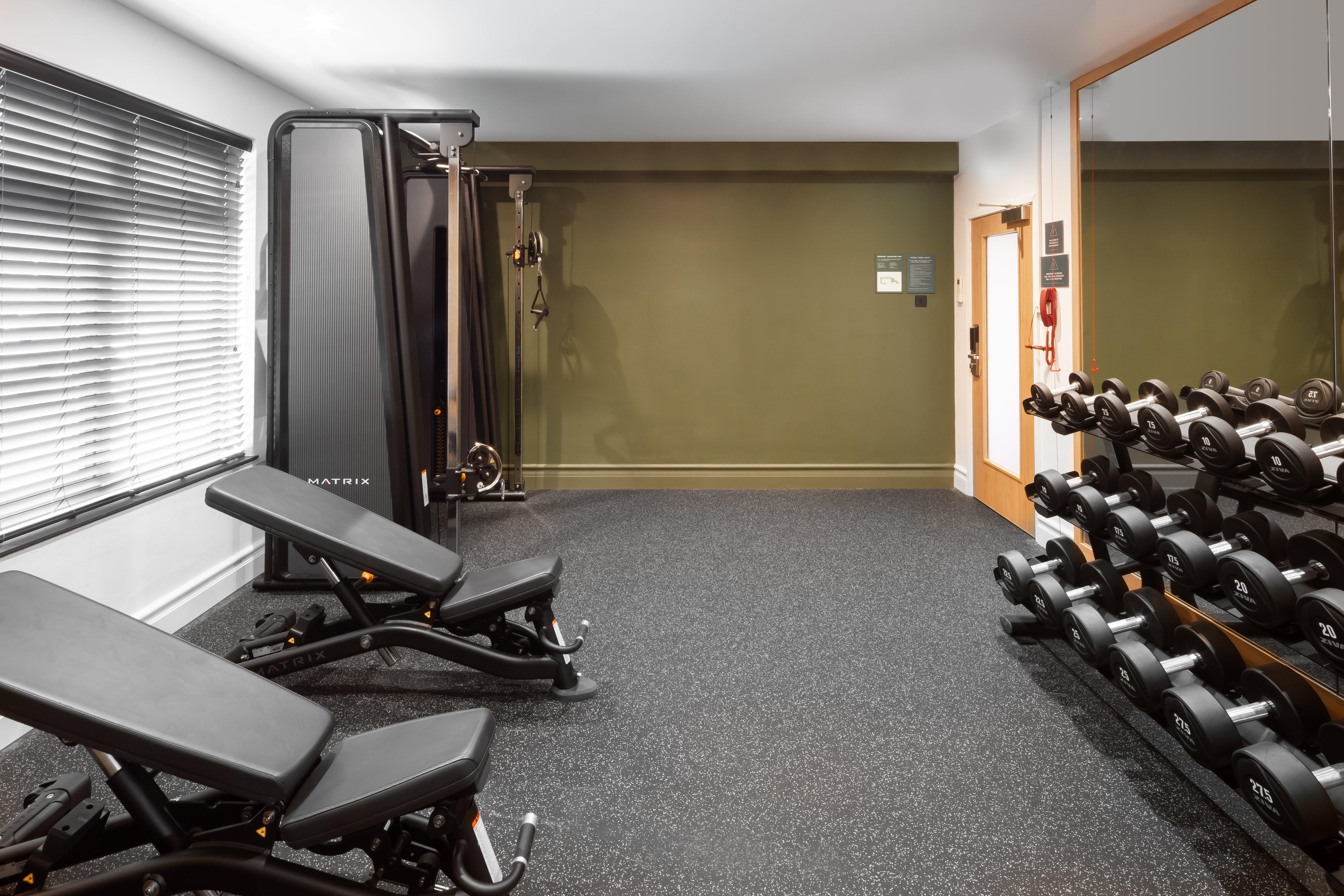 Holiday Inn Farnborough by IHG 37/74