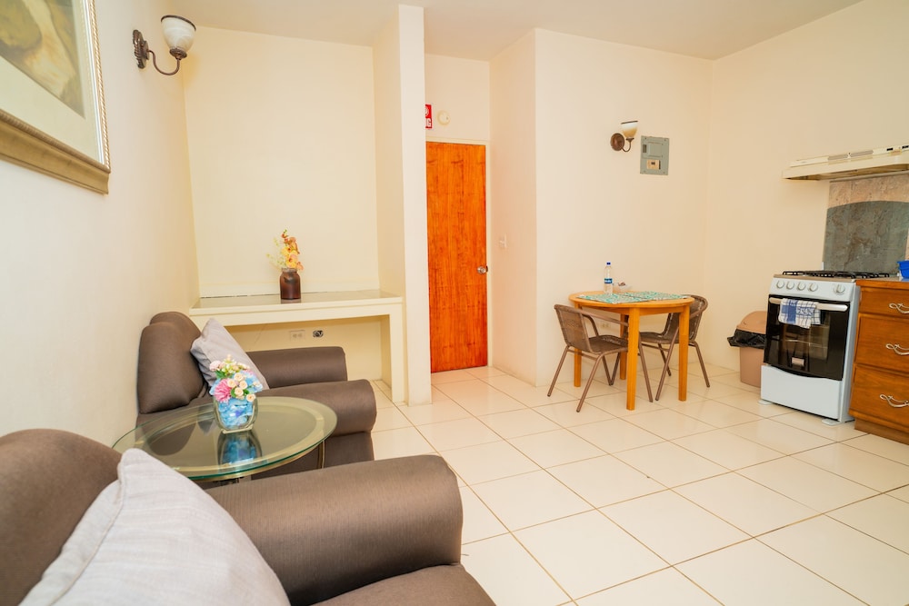 Connies Comfort Suites 30/50