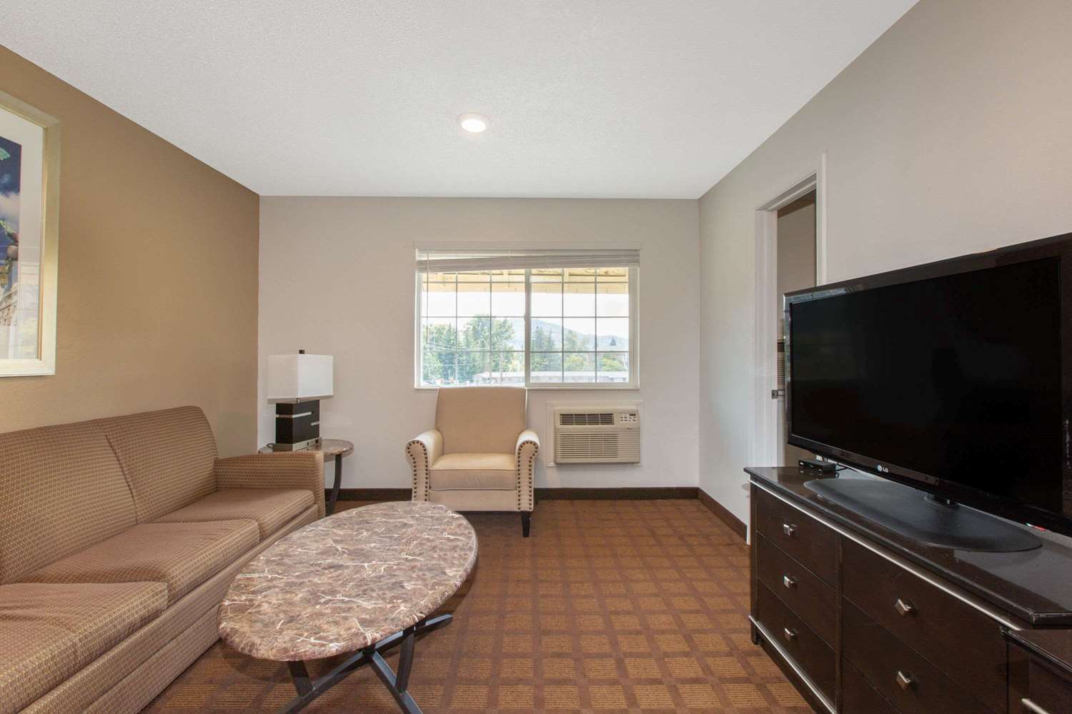 Hotel Roseburg 7/12
