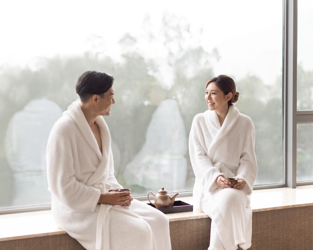 HYATT REGENCY HONG KONG SHA TIN 8/69