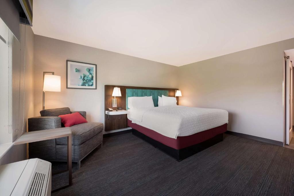 A Victory Hotel and Suites 40/60