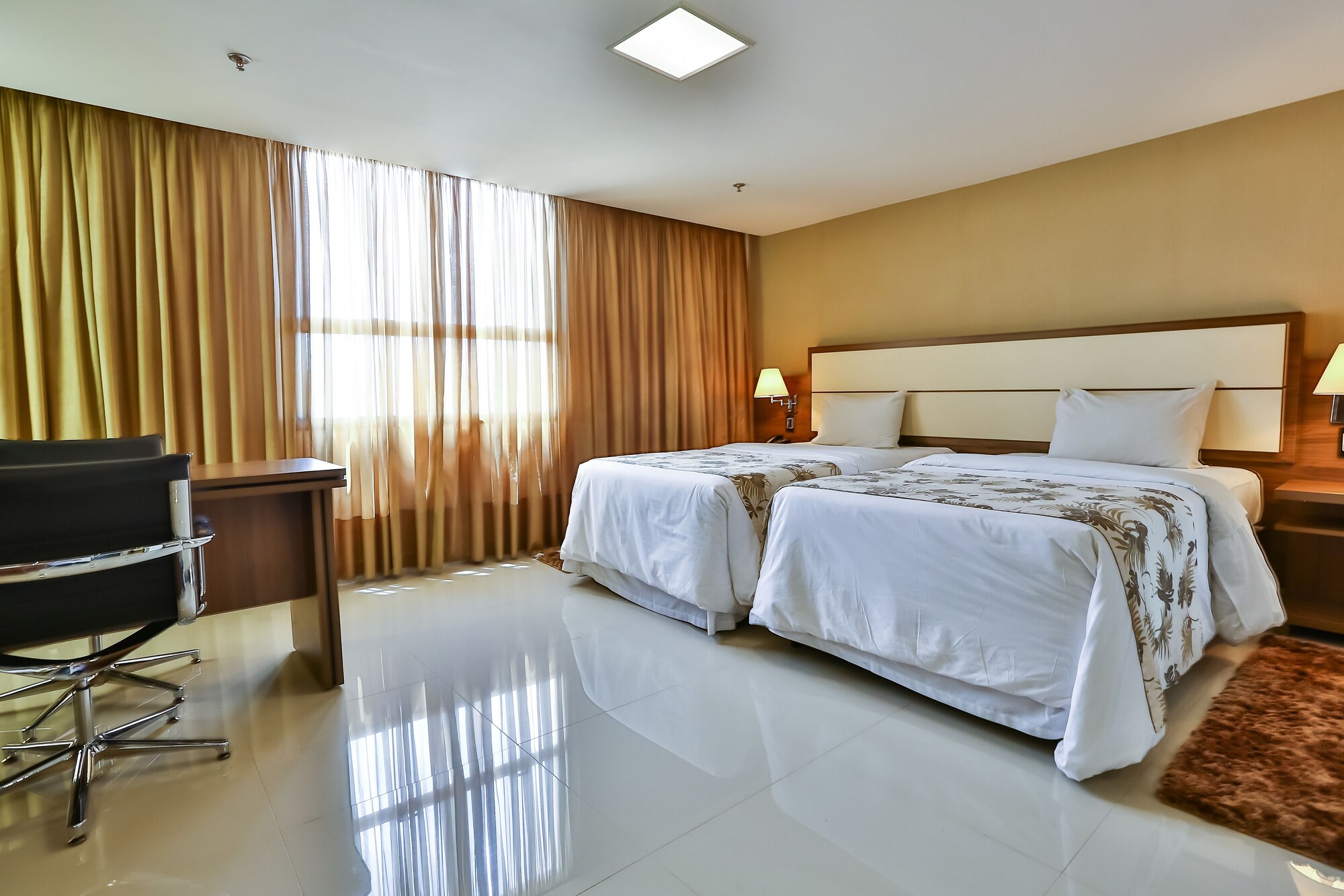 DELUXE, TWIN BEDS