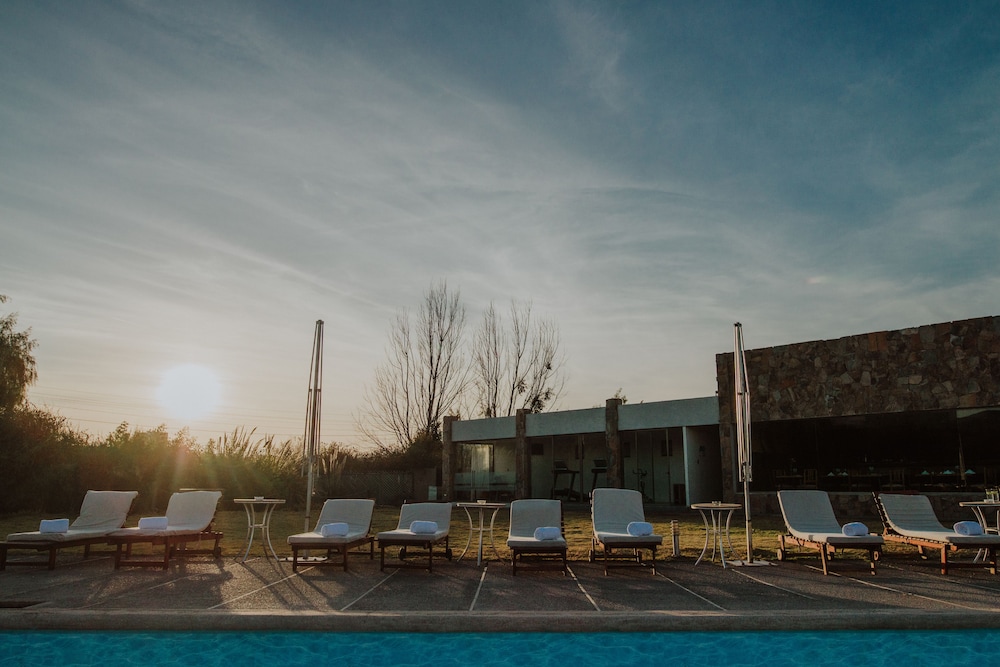 Limari Hotel 41/49