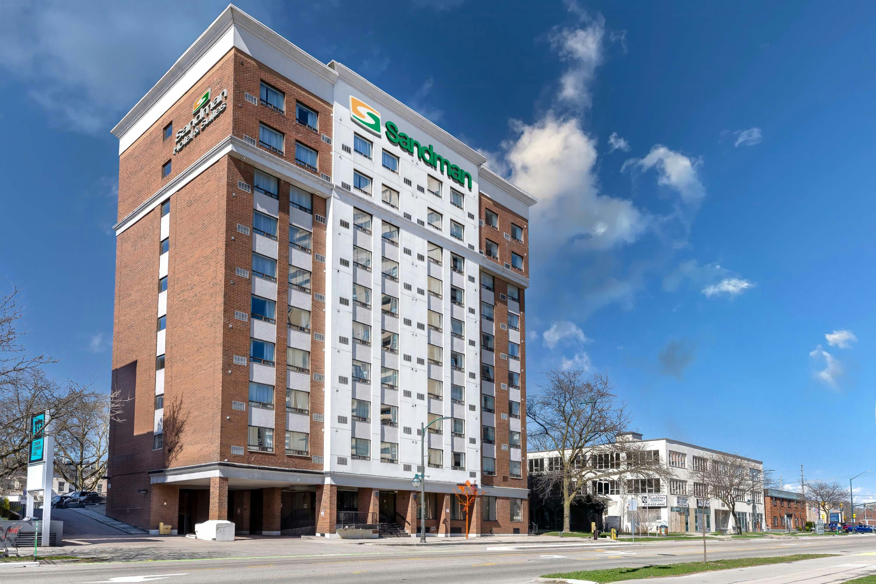 Sandman Hotel & Suites London Downtown 2/13