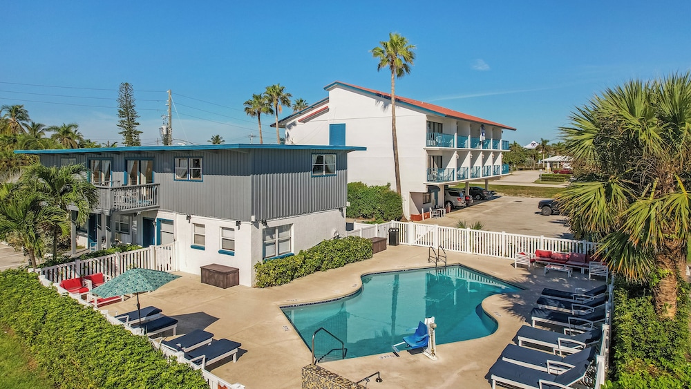 The Royal Inn Beach Hotel Hutchinson Island 64/66