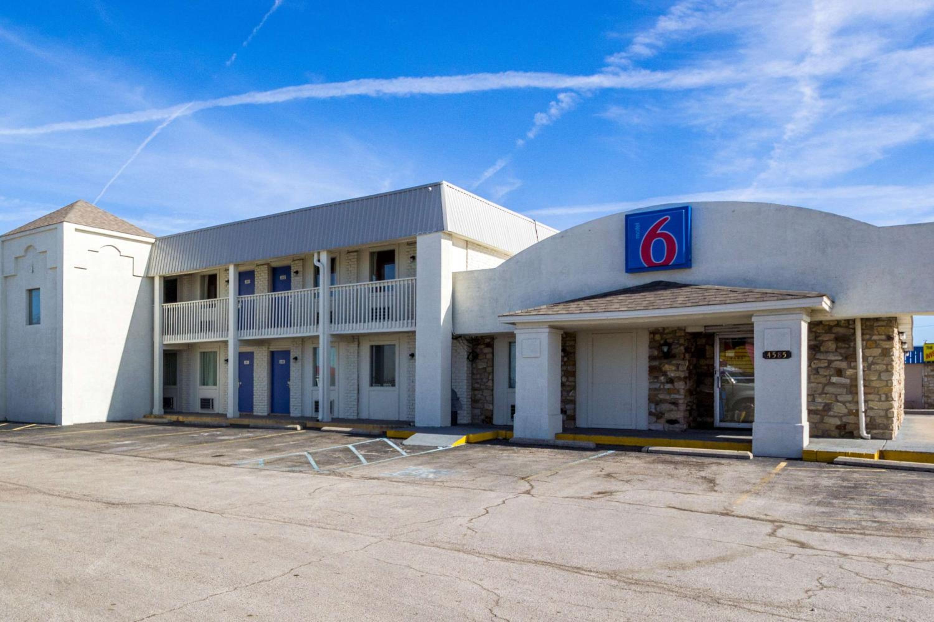 Motel 6 Indianapolis IN - South (ex Americas Best Inn South) 41/46
