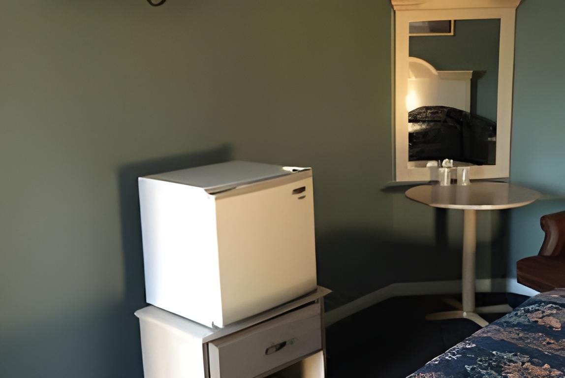 Deluxe Motel 14/17
