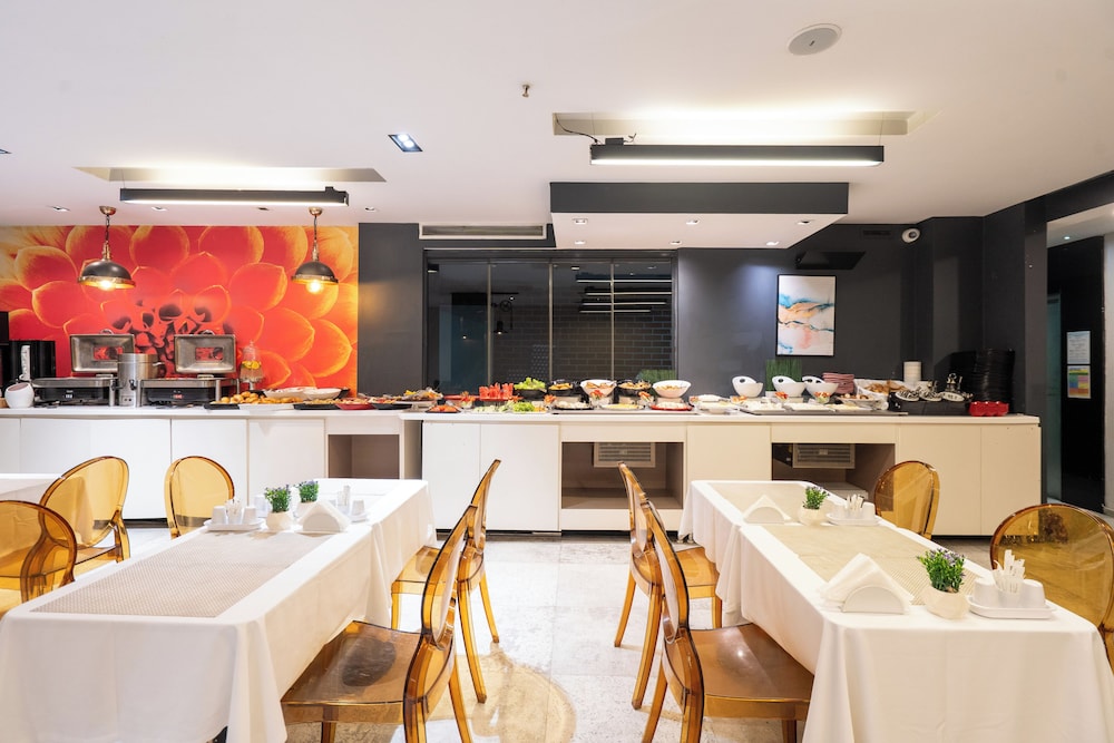 The Biancho Hotel Pera 56/73