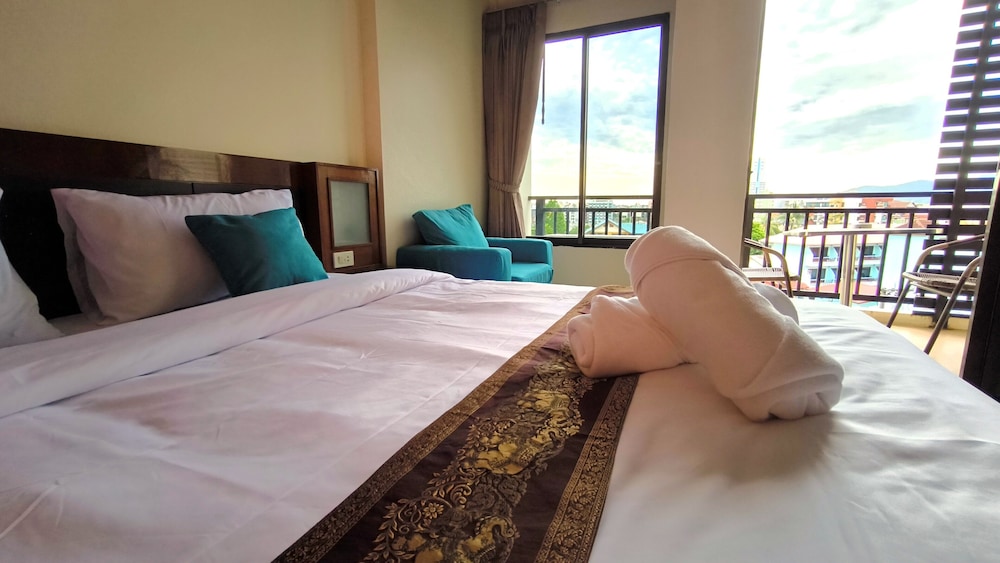 Lucky Patong Hotel 12/50