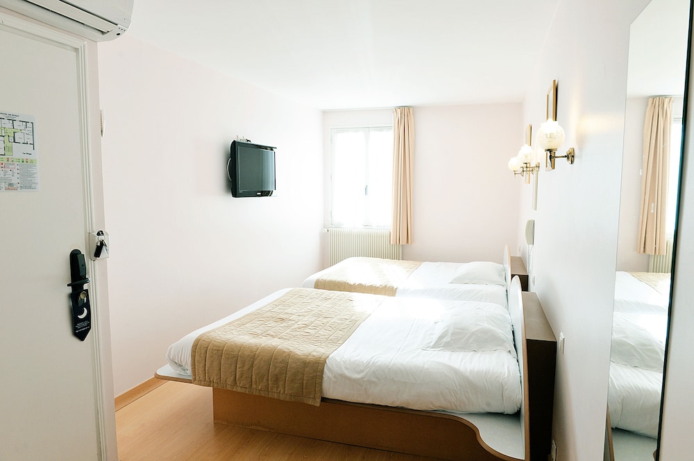 ROOM, QUADRUPLE