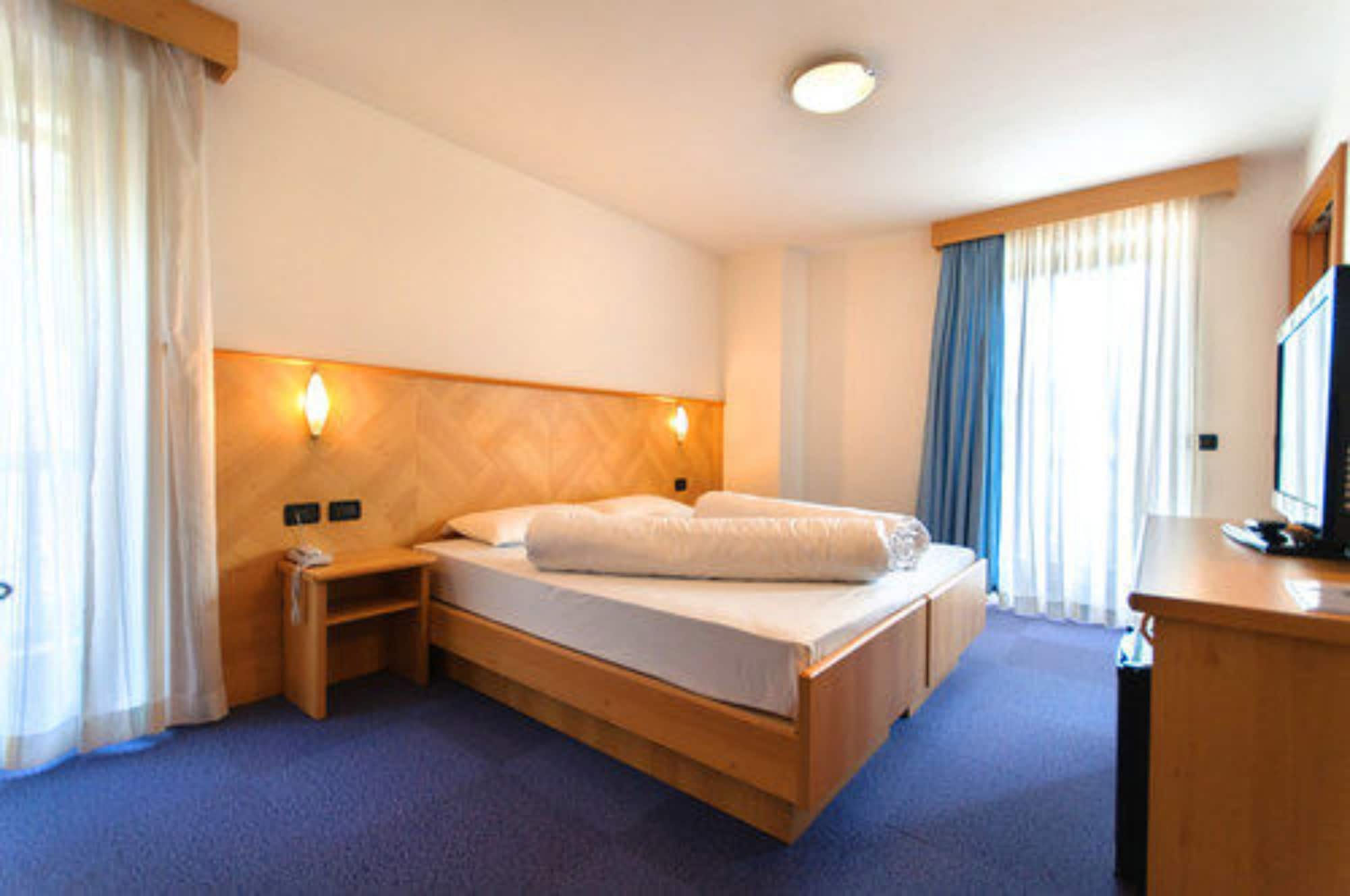Plus, Family, Queen and Twin Beds
