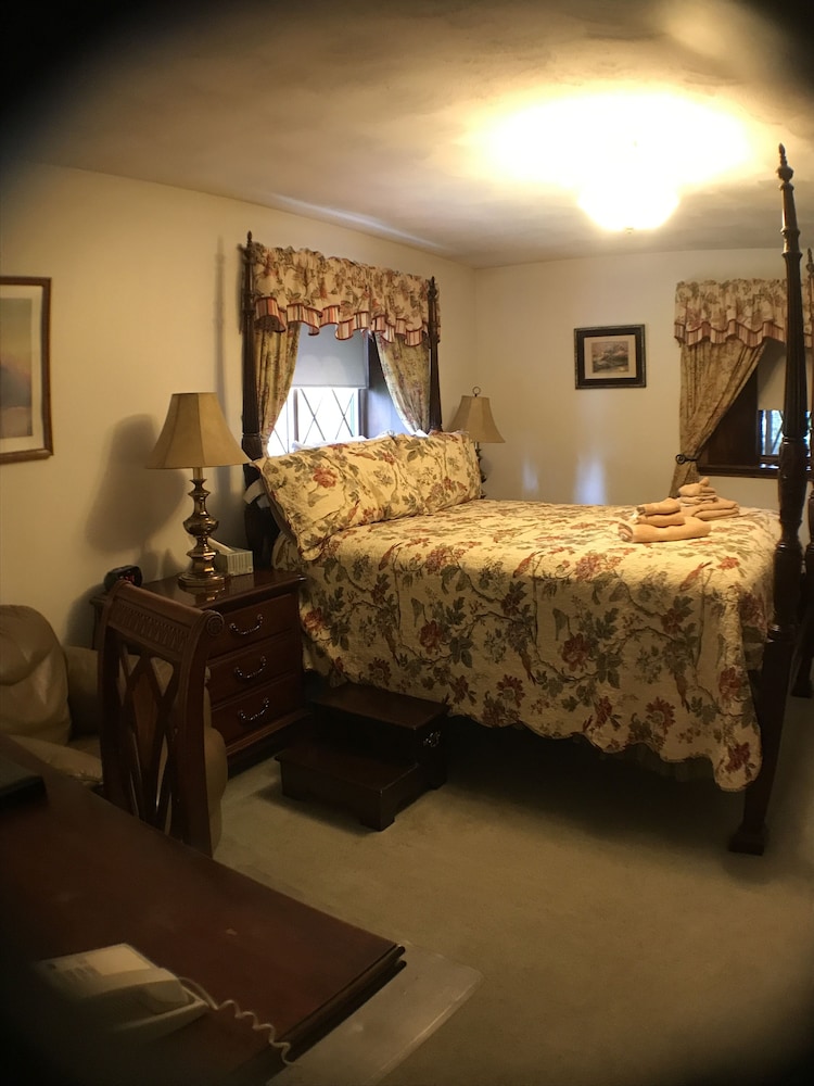7 Gables Inn Suites 17/50