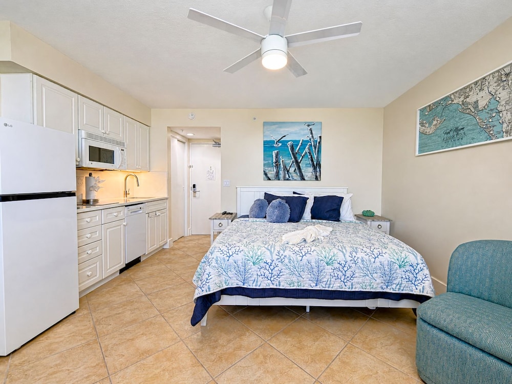 Luxury, Studio, King Bed, Bay View