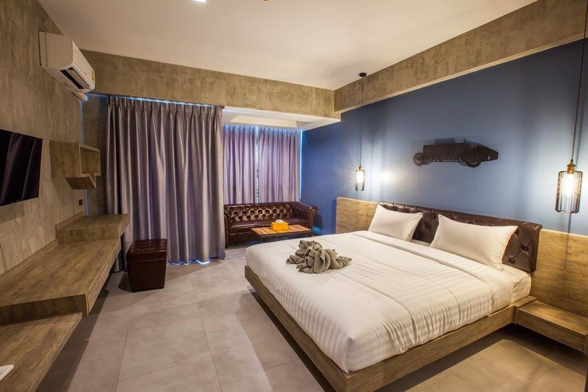 ROOM, DOUBLE BED
