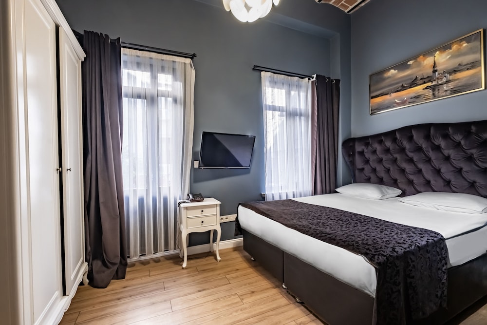 STUDIO, SUITE, BALCONY