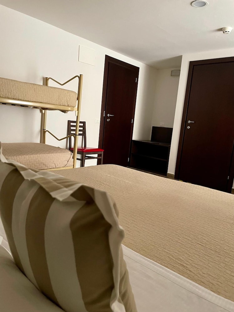 Hotel Carmen 50/50