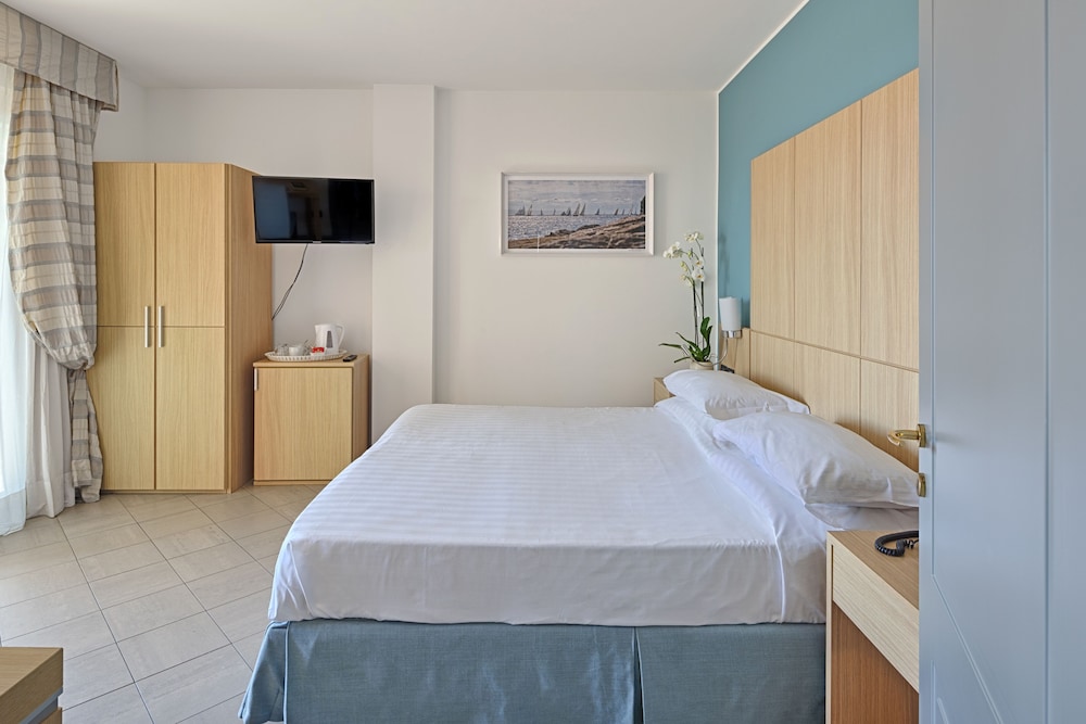 Aregai Marina Hotel Residence 10/67