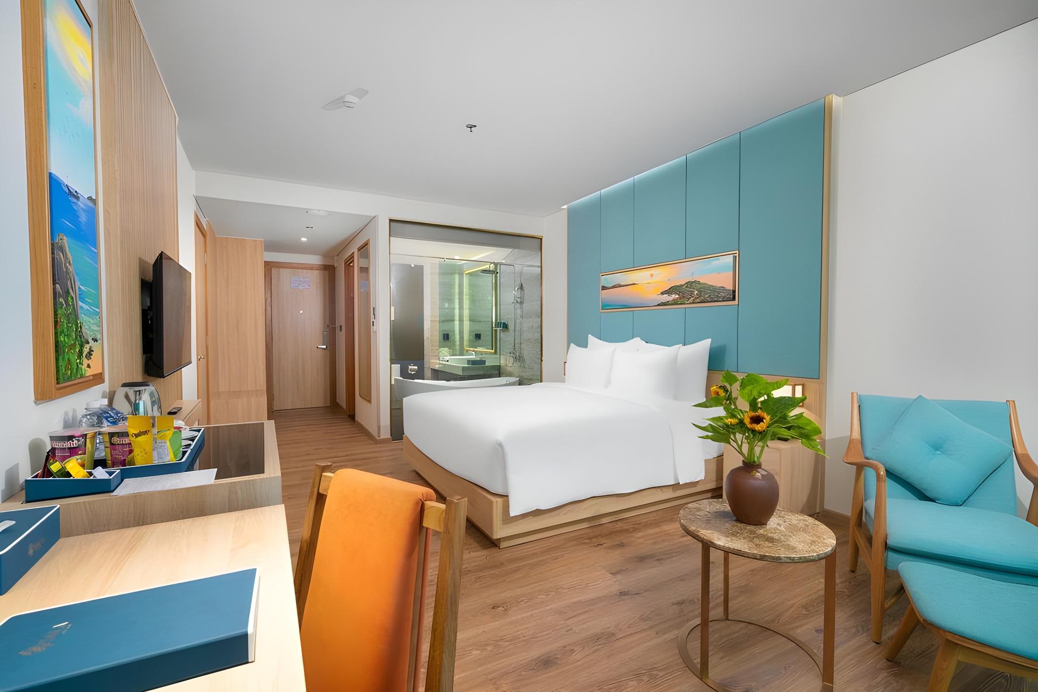 Senior, Deluxe, Double Bed, Partial Ocean View